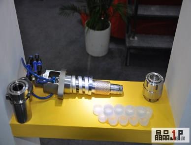 High capacity cap compression molding machine